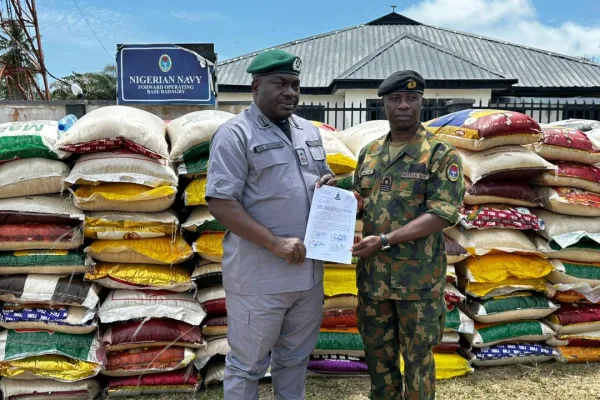 Nigerian Navy Hands Over 419 Bags of Smuggled Rice to Customs in Badagry